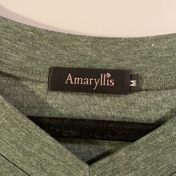 Amaryllis Long Sleeve Tunic w Flare Sleeves NWOT - Picture 2 of 6